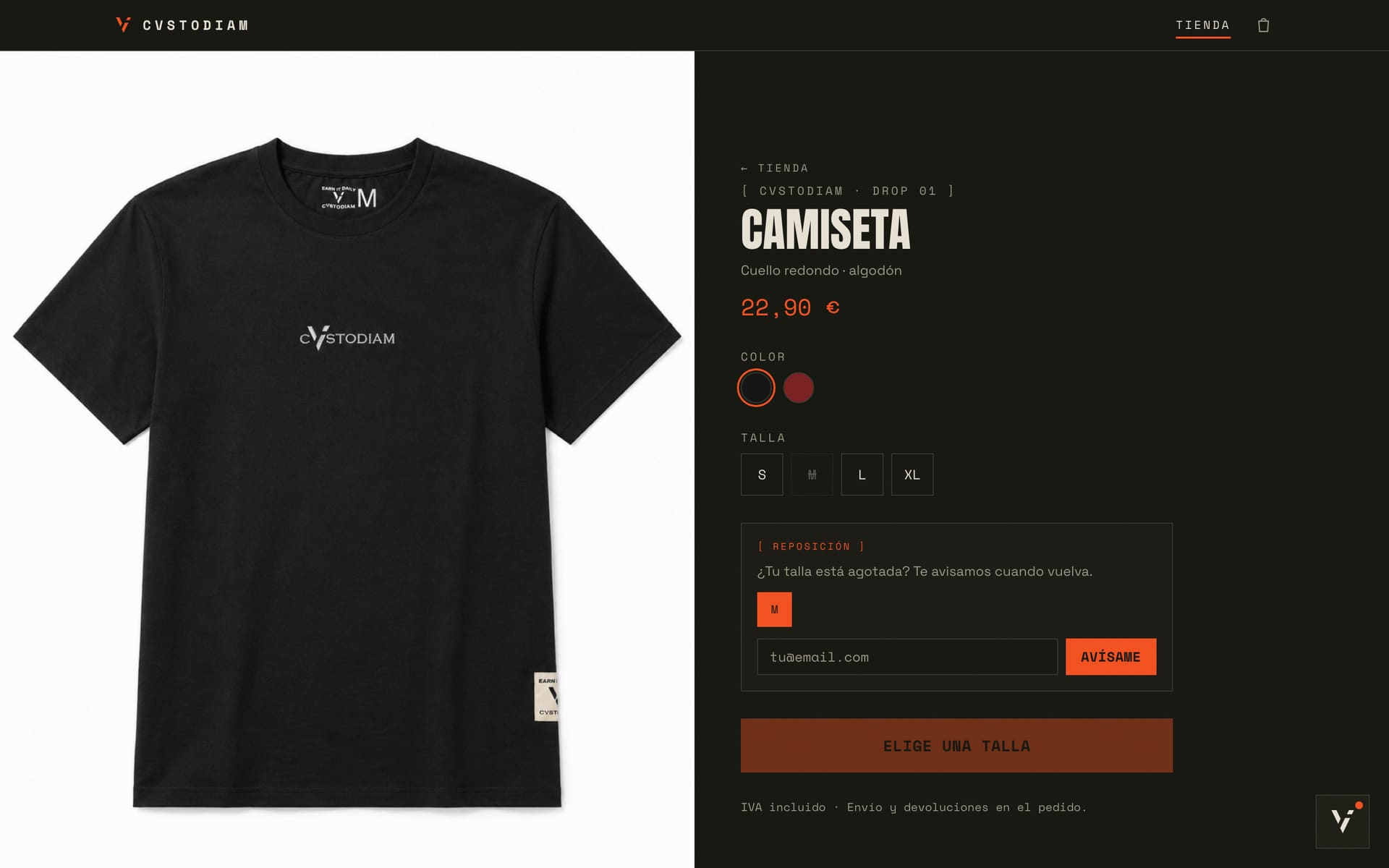 Ficha de una camiseta de CVSTODIAM en escritorio: foto, precio, colores, tallas y aviso de reposición por correo.
